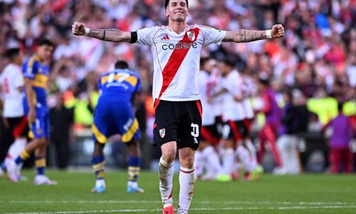 2025-04-27T203558Z_1161365729_UP1EL4R1L7XP9_RTRMADP_3_SOCCER-ARGENTINA-RIV-BOJ