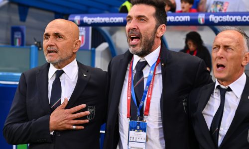 Luciano-Spalletti-Gigi-Buffon-singing-Italy