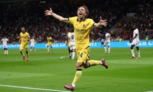 Luka-Modric-run-celebrate-Milan-Bologna