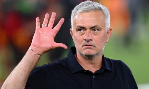 TIRANA, ALBANIA - MAY 25: Jose Mourinho, Head Coach of AS Roma celebrates winning the UEFA Europa Conference League  during the UEFA Conference League final match between AS Roma and Feyenoord at Arena Kombetare on May 25, 2022 in Tirana, Albania. (Photo by Justin Setterfield/Getty Images)